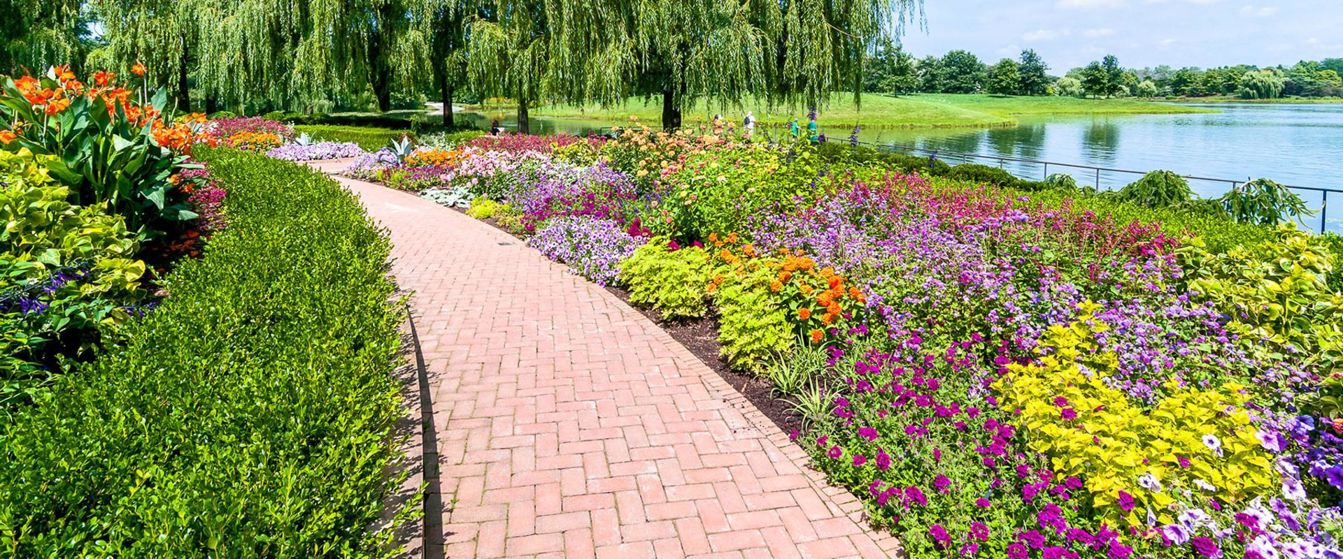 Are botanical gardens free?